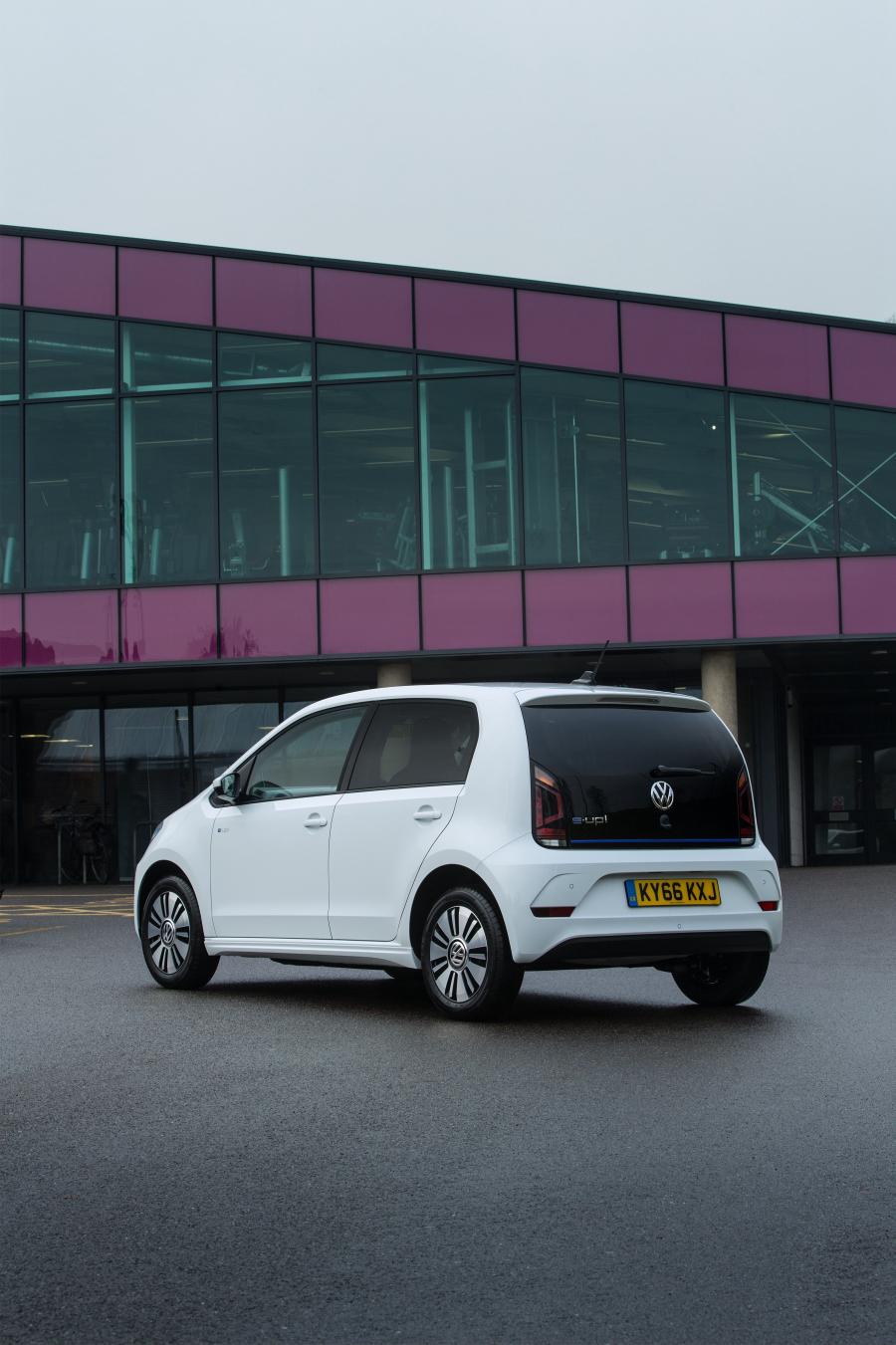  Volkswagen e-up! 2016 года  (UK) (фото 10 из 22)